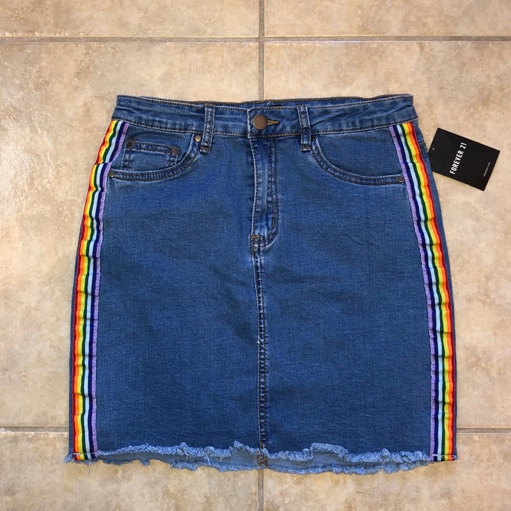 NWT. Forever 21 denim skirt.